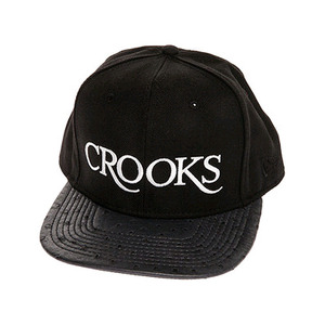  CROOKS &amp; CASTLES Men&#039;s Woven Strapback Cap - Thuxury Serif Black/Charcoal Ostrich